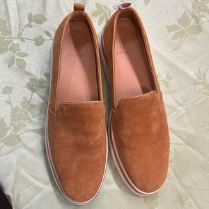 Bill Blass Sutton Suede Sneaker